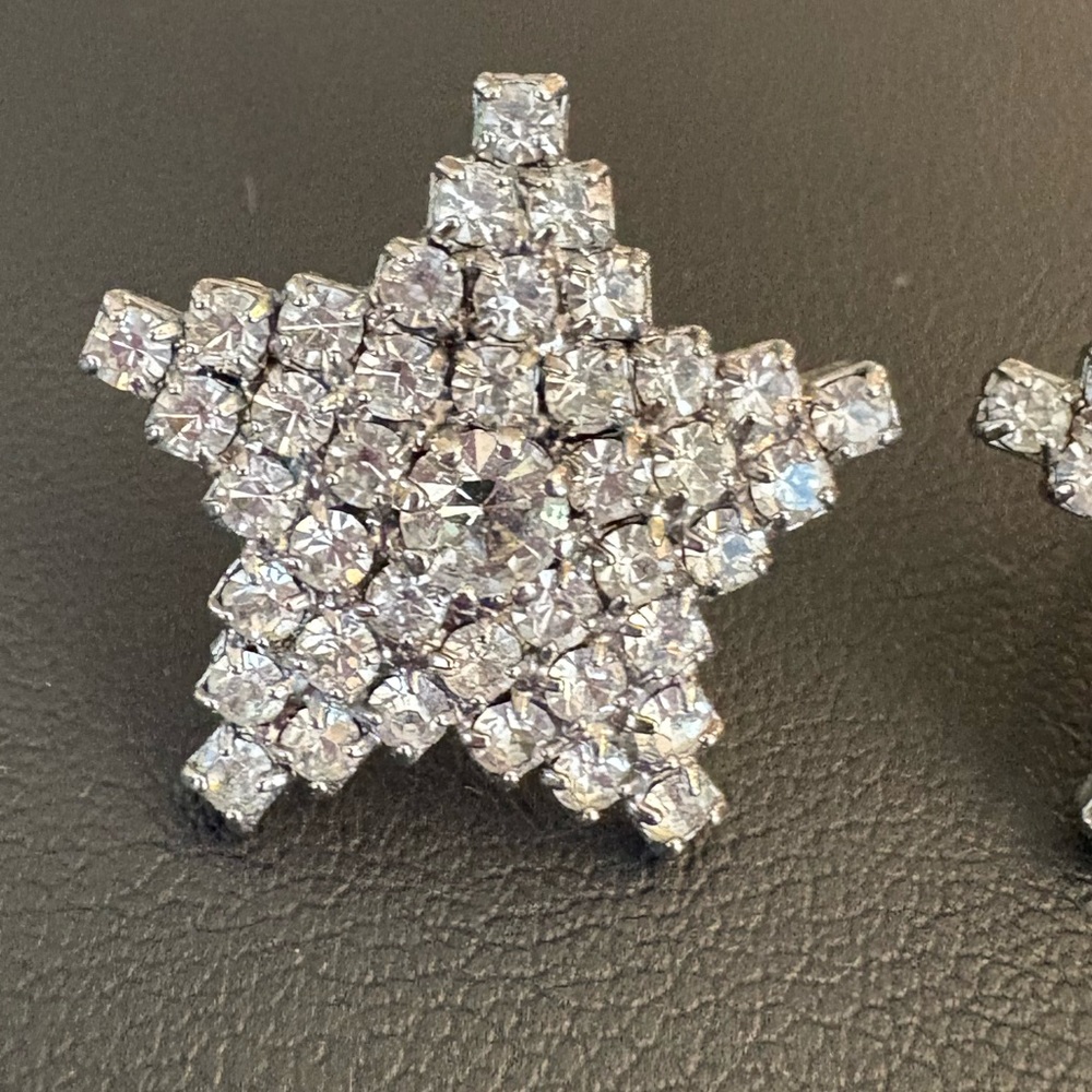 Vintage silver toned rhinestone star earrings pierced - Picture 2 of 11